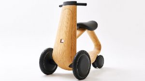 Japanese Wooden electric scooter is designed to solve mobility issues!