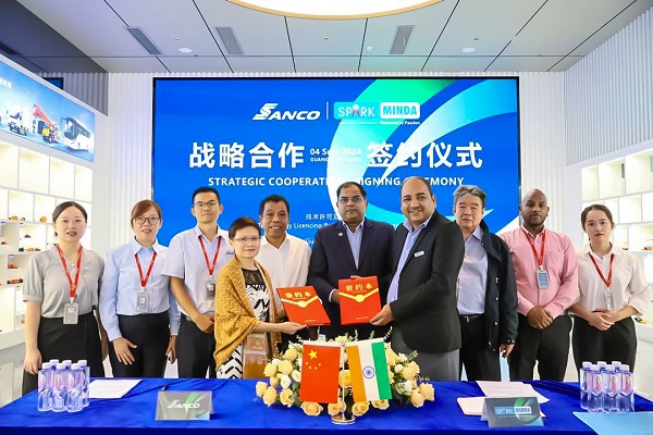 R to L: Mr Deepak Arora, CEO, Wiring Harness Division, Minda Corp, Mr Joy Panda, VP, Business Head, Component Division, Minda Corp, Mrs Lisa Lin, CEO, Sanco, Mr Zhijan Zeng, Chairman, Sanco