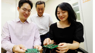 From left: Lee Young-nam, a Ph.D. candidate at the Department of Electrical Engineering at KAIST, Prof. Lee Sang-kook and Prof. Kwon Kyung-ha. [Provided by KAIST]