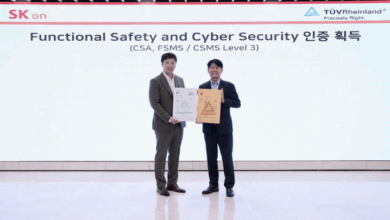Park Ki-soo, right, head of research and development at SK On, poses with Noh Jin-pyo, head of functional safety and cybersecurity in Asia Pacific at TUV Rheinland, at a certification awarding ceremony at SK On's research and development center in Daejeon. Image source: SK On